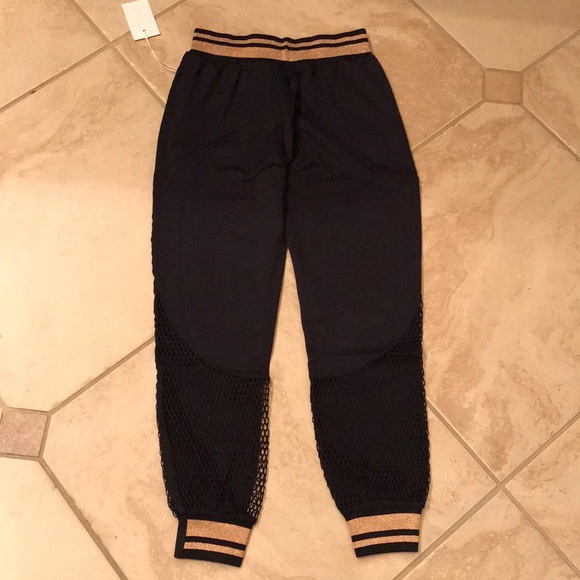 Lime & Vine mesh overlay jogger with mesh panels - Picture 12 of 16